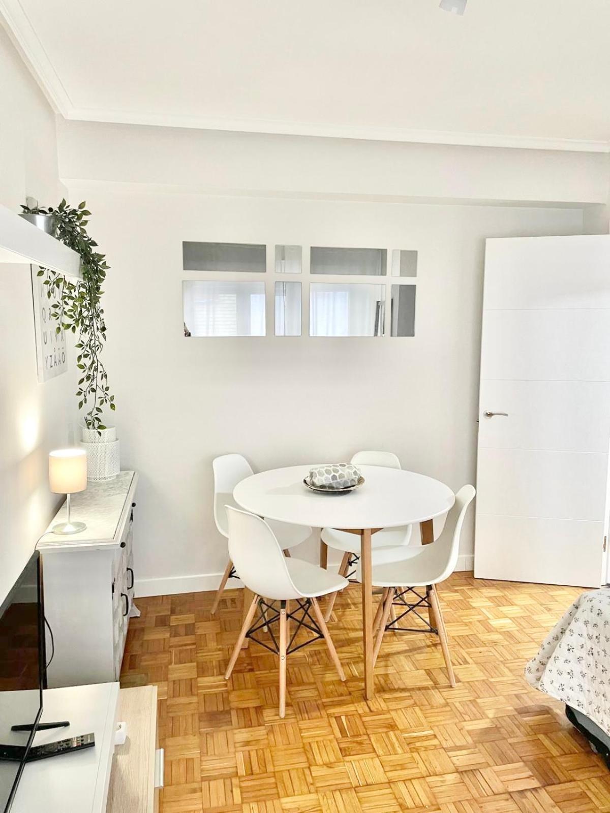 Tranquilidad Al Lado Del Centro Parking Incluido Apartman Oviedo Kültér fotó