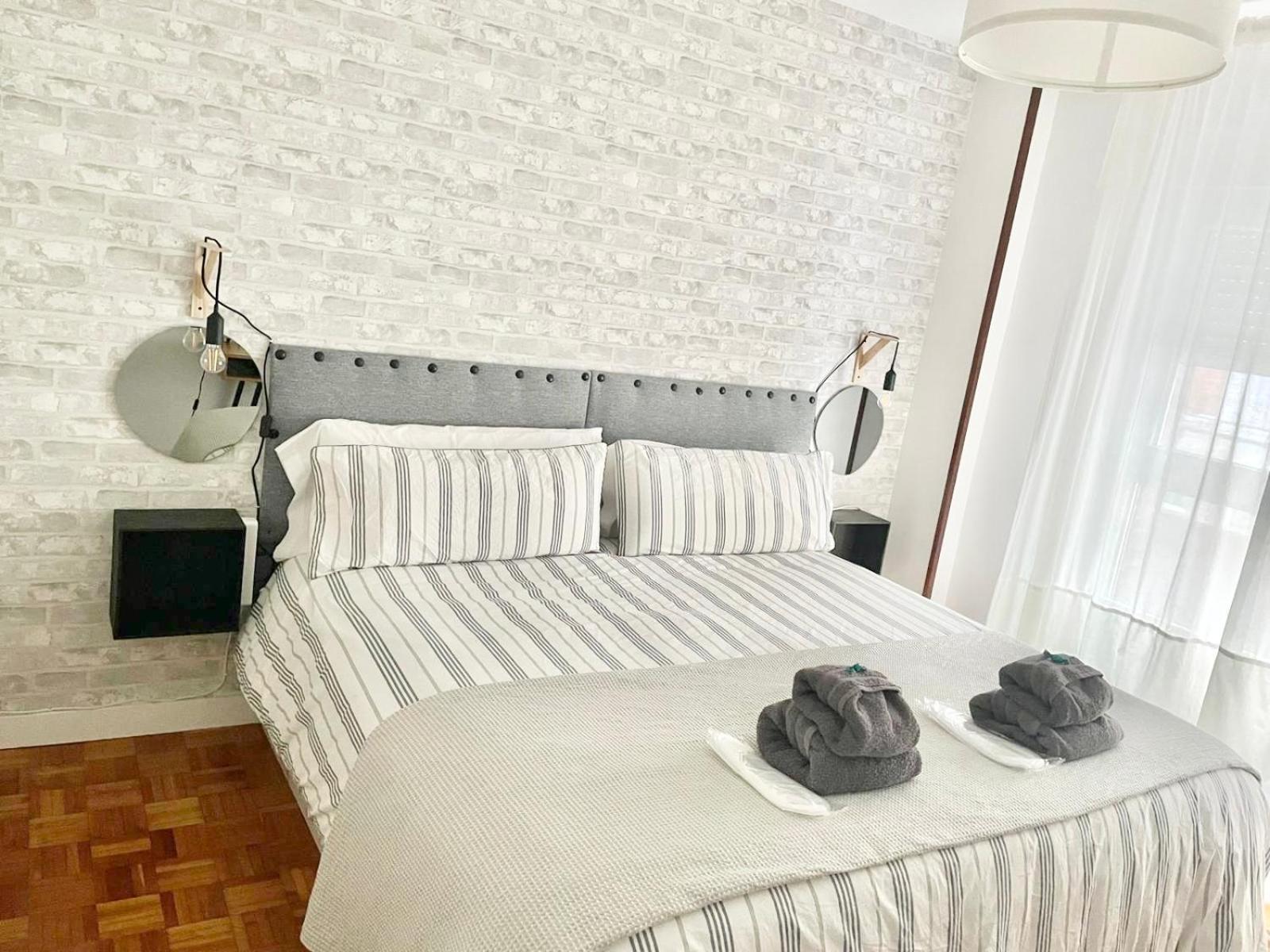 Tranquilidad Al Lado Del Centro Parking Incluido Apartman Oviedo Kültér fotó